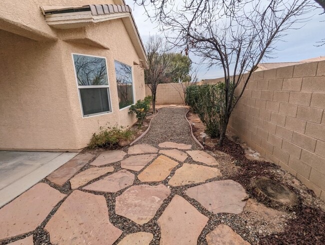 Building Photo - 2782 Lochleven Way