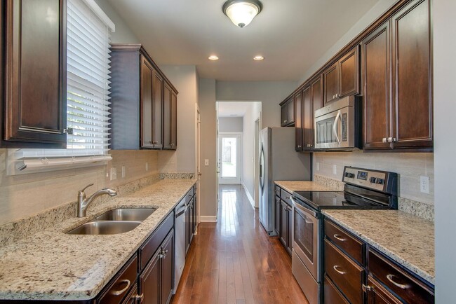 Building Photo - 3 bed 2.5 bath in Germantown, 1 Car Garage, Fenced Yard