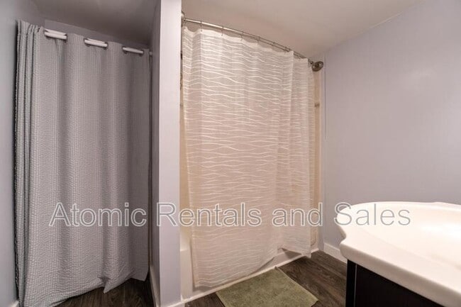 Building Photo - 703 W 2nd Ave