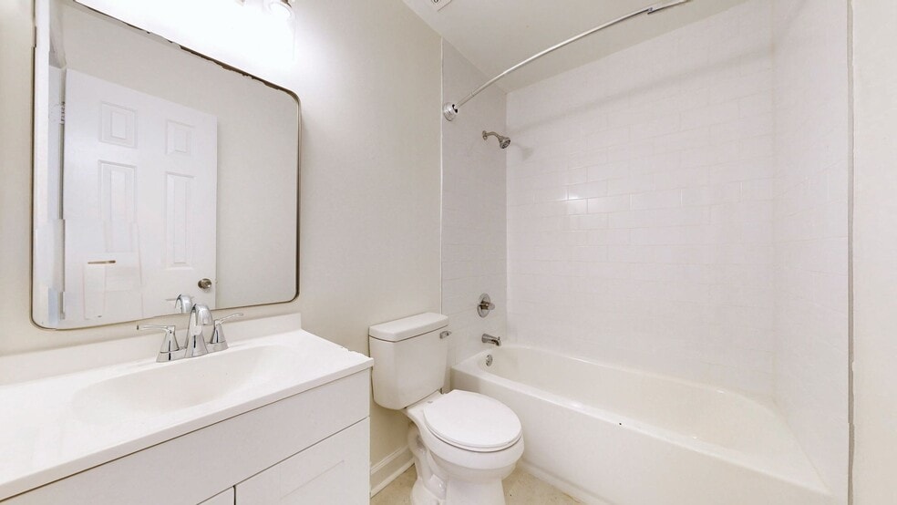 Bathroom - 206 Prince Ave