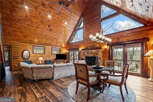 Building Photo - 5281 Laurel Ln