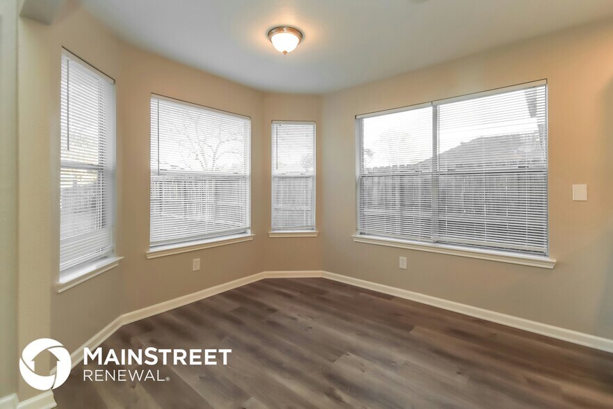 Building Photo - 4023 Almond Lake Dr