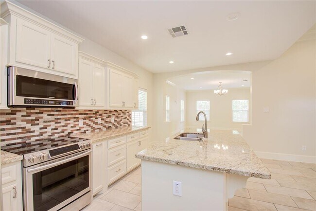 Building Photo - 10572 Twin Oak Dr