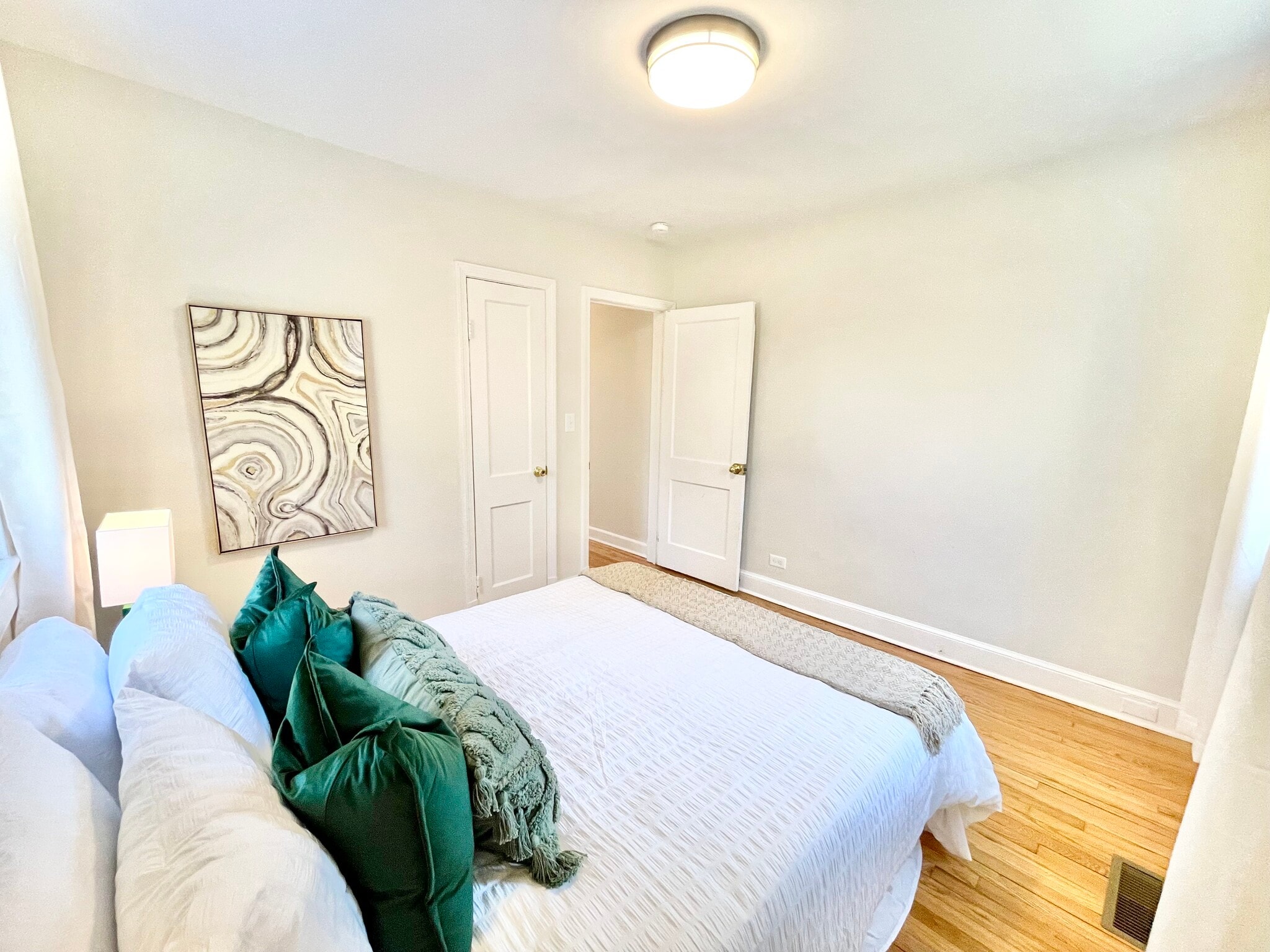 Building Photo - 1325 Willow Dr