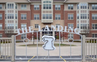 Building Photo - 4130 S Lake Dr
