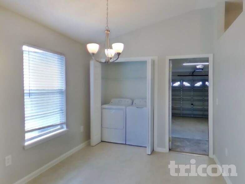 Building Photo - 3951 Hideaway Lane