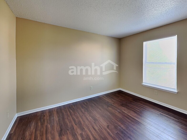 Building Photo - 8450 Ash Grove Dr