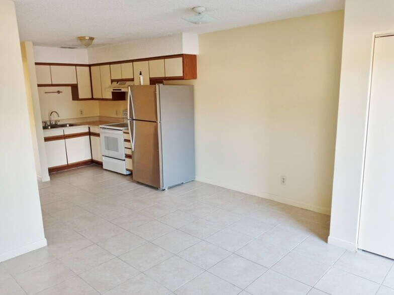 Building Photo - 7665 Chase Rd