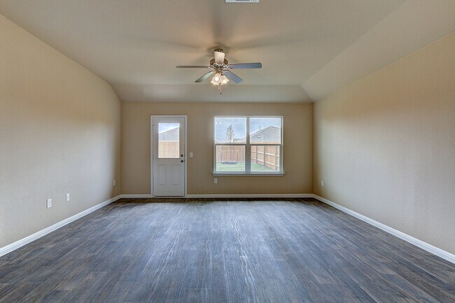 Building Photo - Gorgeous 4 Bed/3 Bath in Pioneer Crossing!