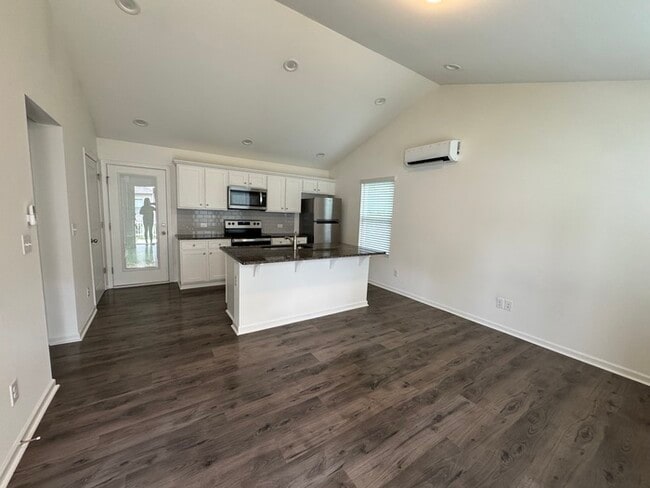 Building Photo - 1 br ADU home