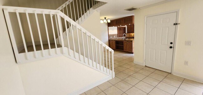 Building Photo - 913 9th Way