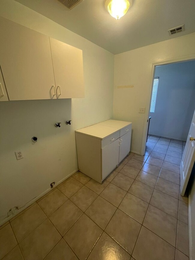 Building Photo - 939 Baldwin Rd