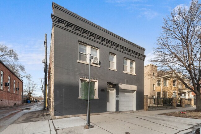 Building Photo - 64 E 46th St