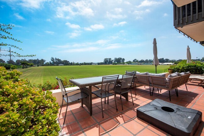 Building Photo - Furnished Coastal Rental | Available September 15 – April 15