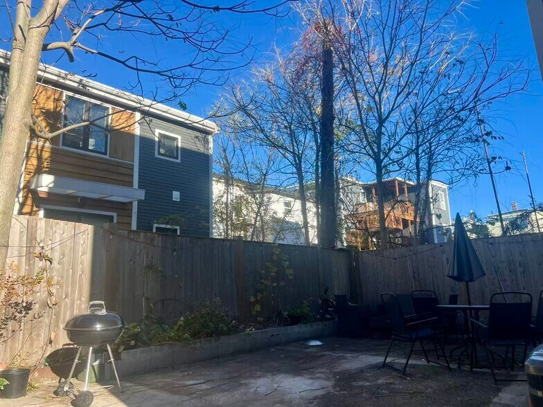 Building Photo - 19 Plymouth St