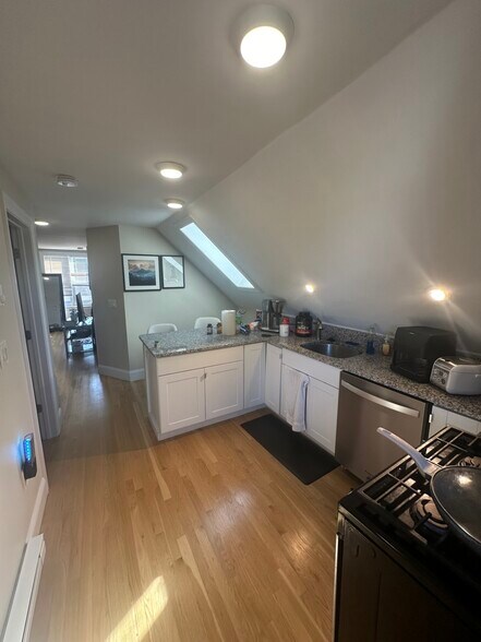 Building Photo - 343 Beacon St