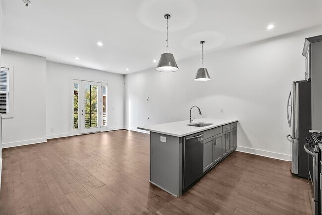 Building Photo - 700 James Ave