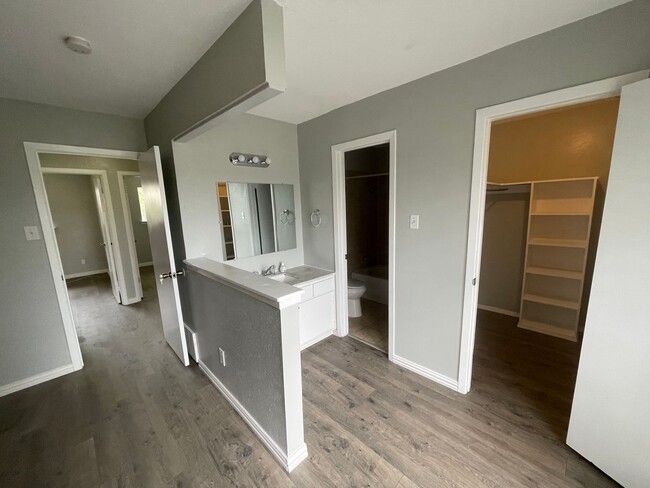 Building Photo - 3-bedroom, 2 bath, 2-car garage Available now