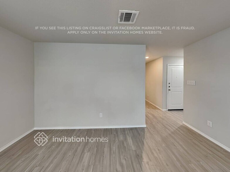 Building Photo - 3238 Kornberg Dr