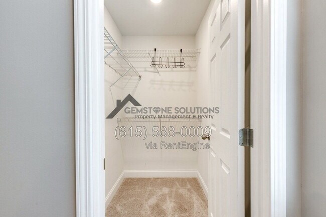 Building Photo - 714 Hahn Ct