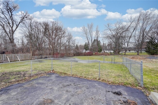 Building Photo - 523 Elmgrove Rd