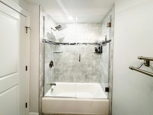 Building Photo - 214-216 E Eagle St