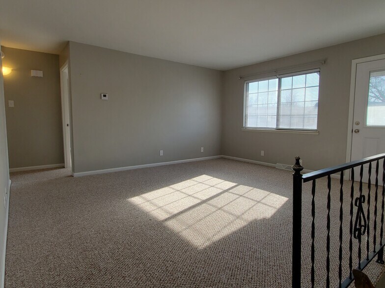 Building Photo - 5526 Humbert Rd