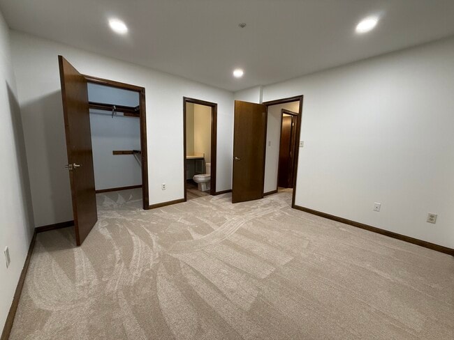 Building Photo - 44790 Locust Ridge Ct
