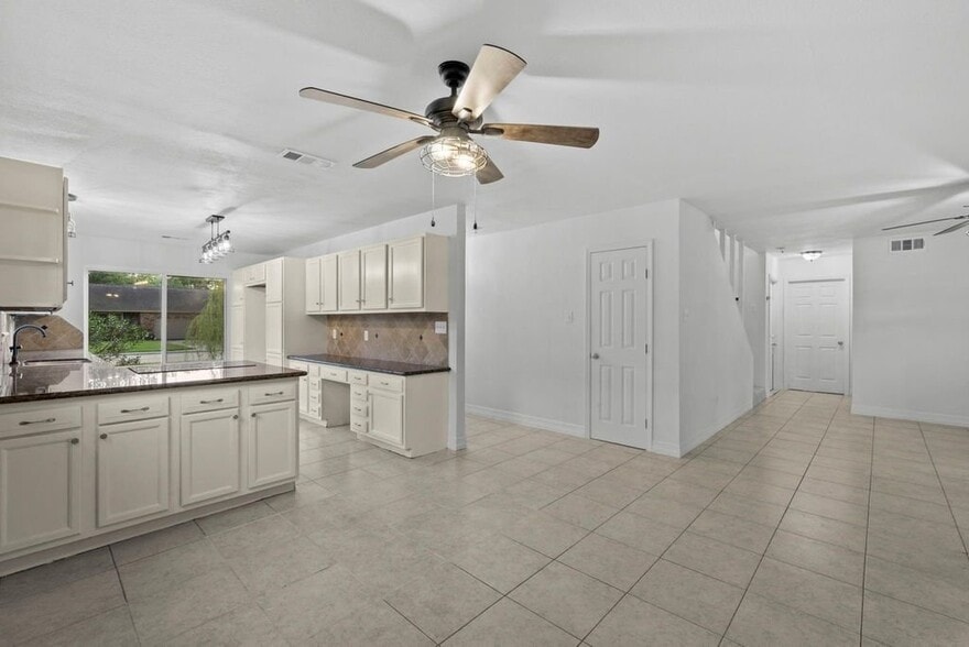 Building Photo - 1422 Delabrook Ct