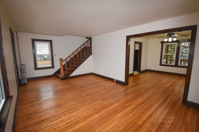 Building Photo - Spacious Three Bedroom House in Mill Hall!