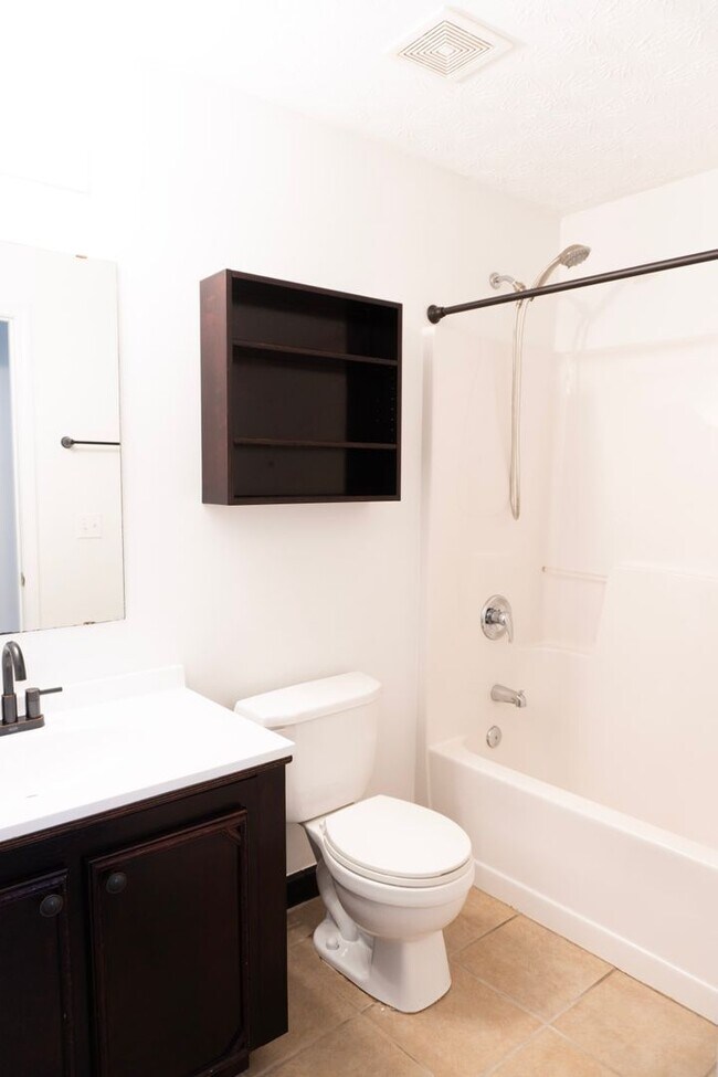 Building Photo - Three Bedroom Home Available NOW near 331 Bridge! With Solar!! Basic internet included as well!