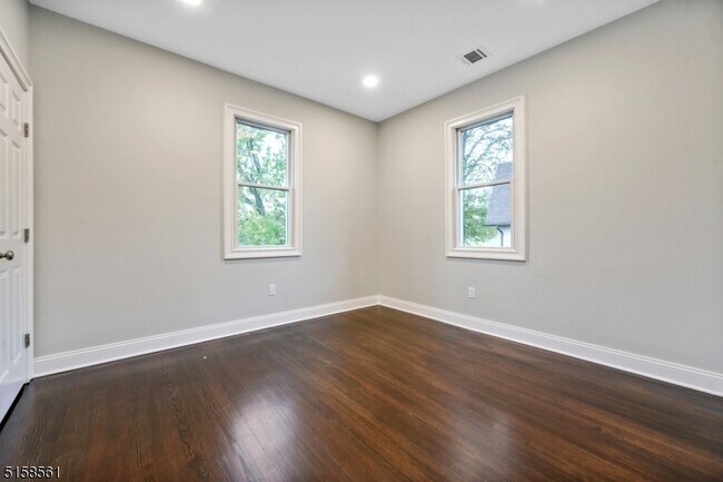 Building Photo - 31 Carmer Ave
