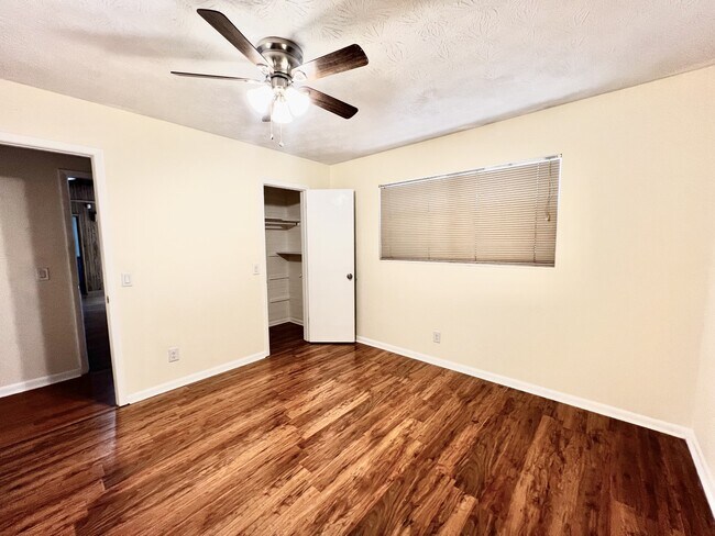Building Photo - 5391 Golf Course Dr
