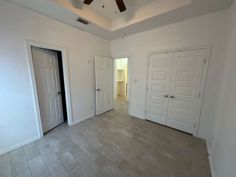 Building Photo - 3708 Valeria St