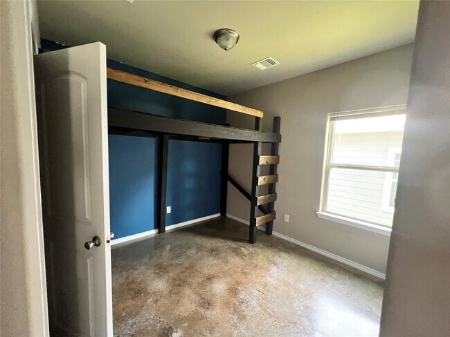 Building Photo - 15887 Pecan Dr