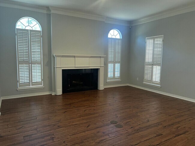 Building Photo - Gorgeous home in Greenacres -North Bossier... Close to Barksdale Air Force Base