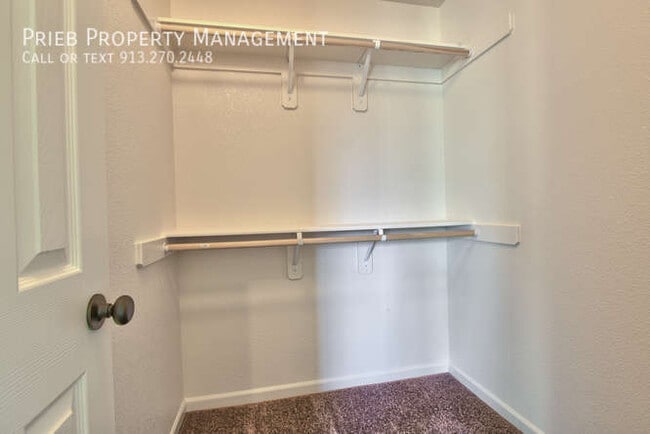 Building Photo - Prairie Haven Duplex - Available November ...