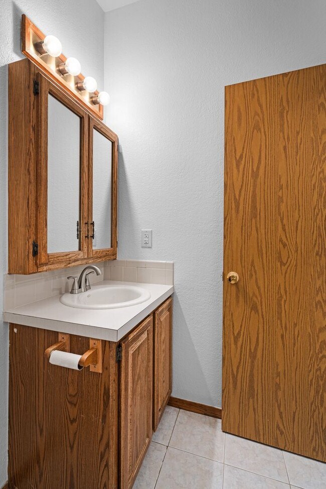 Building Photo - Spacious 4 Bedroom Home in Longmont