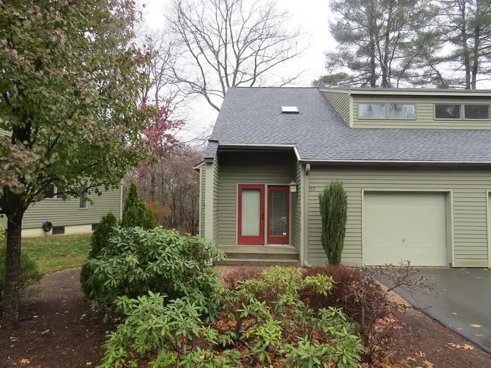 Building Photo - 112 Fairway Vlg
