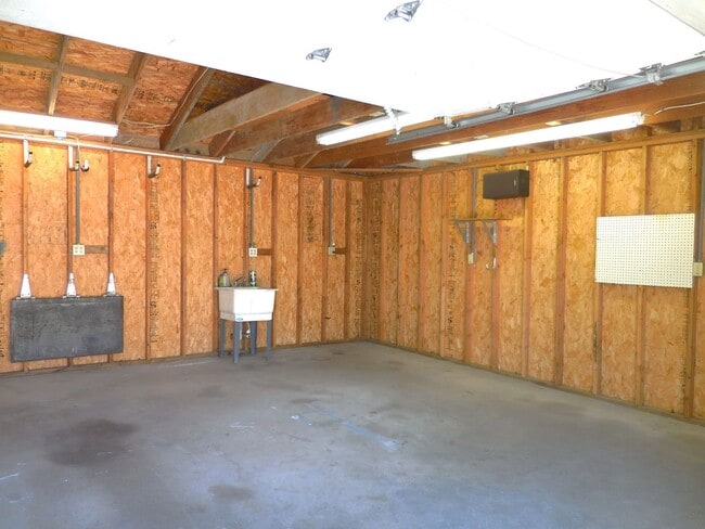 Building Photo - 1079 Stillspring Dr