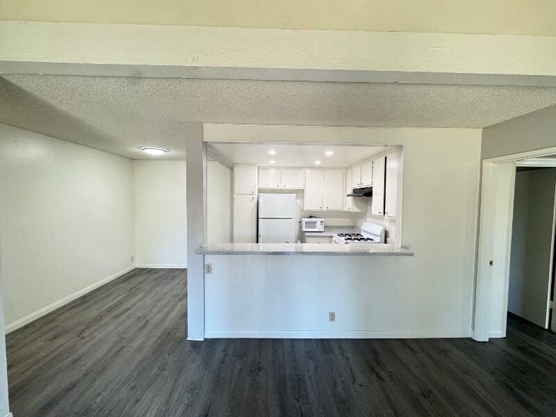 Building Photo - 1133 E Alosta Ave