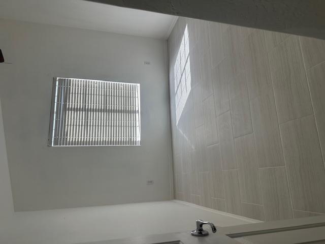 Building Photo - 2250 E Deer Valley Dr