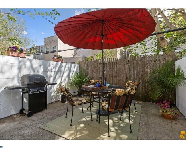 Building Photo - Point Breeze Townhome