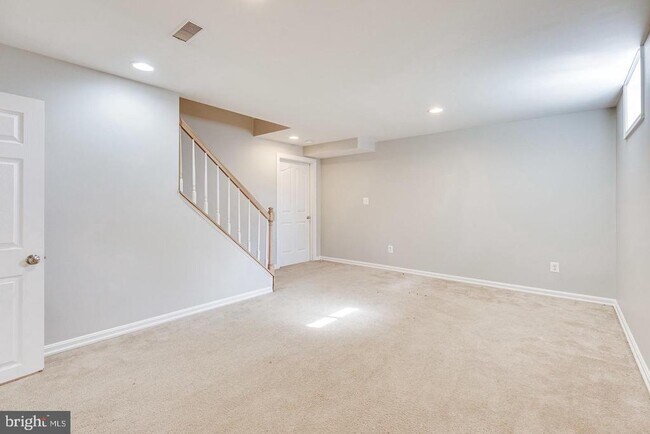 Building Photo - 1168 Taji Ct