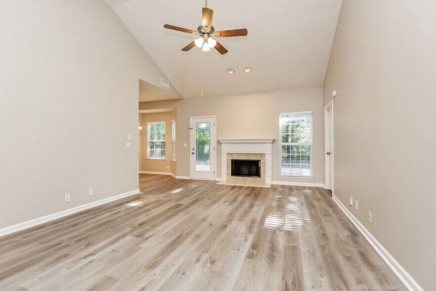 Building Photo - 750 Pantera Dr