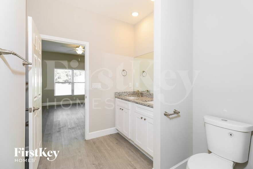 Building Photo - 3021 Tropical Cir SE