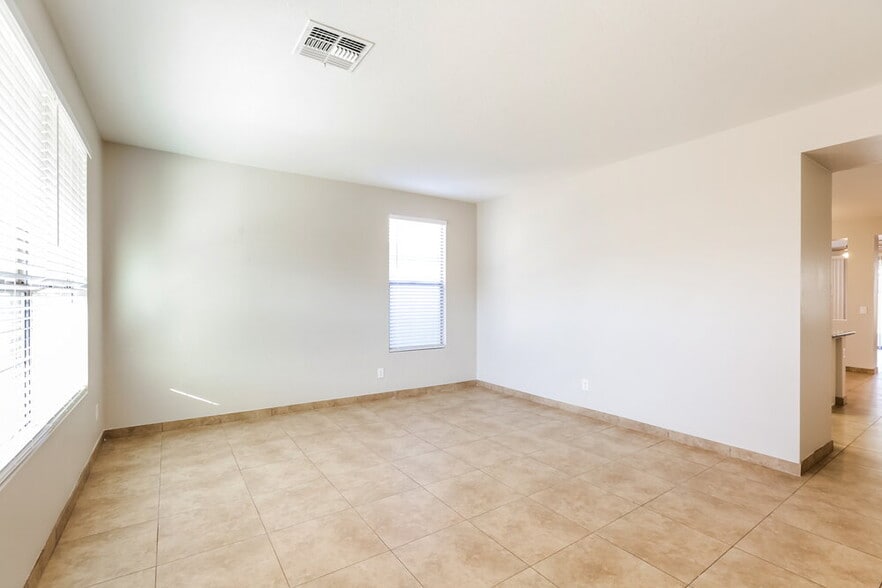 Building Photo - 3014 W Donner Dr
