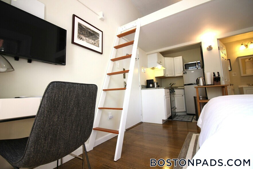 Building Photo - 538 E Broadway