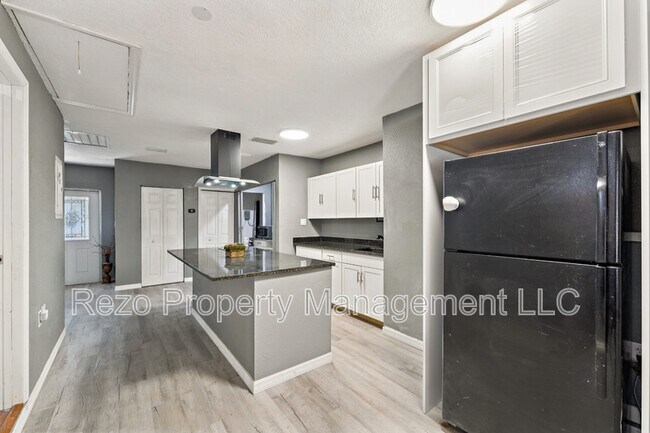 Building Photo - 465 Rio Grande Ln