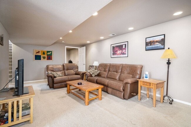 Building Photo - 12773 N Tenderfoot Trail